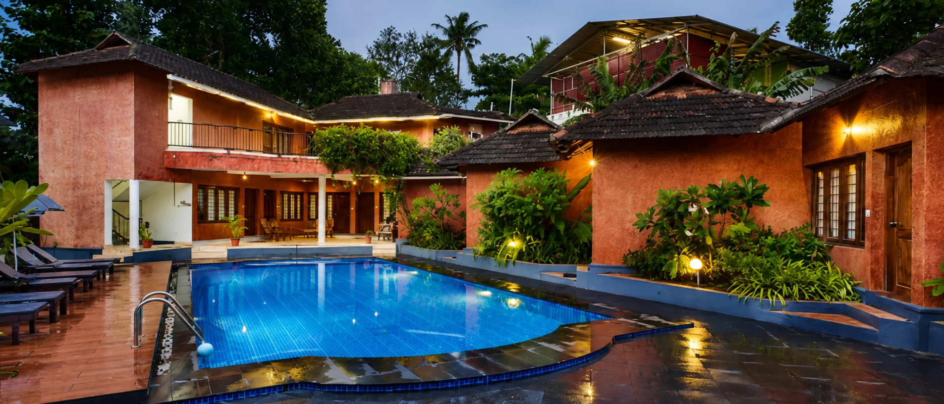 Kerala luxury tour package with Deshadan Cliff & Beach Resort