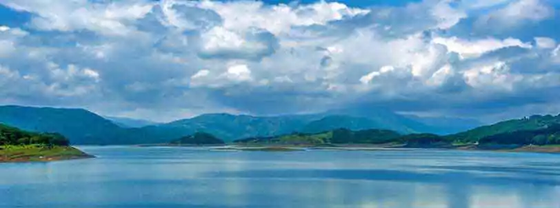 View man made wonderful Umium Lake during Shillong Kaziranga Tour Packages