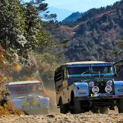 sandakphu land rover booking cost