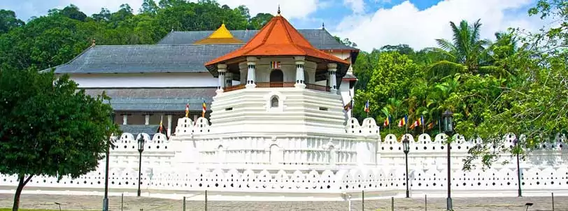 Sri Lanka Package Tour with Temple of the Sacred Tooth Relic